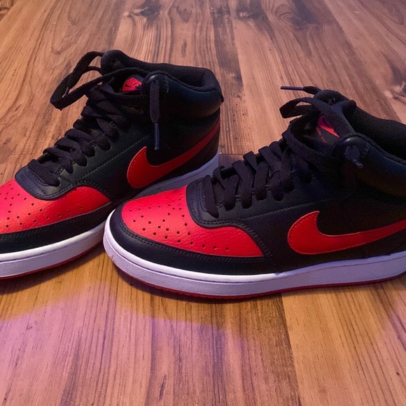 Nike Shoes - Nike court brought mid